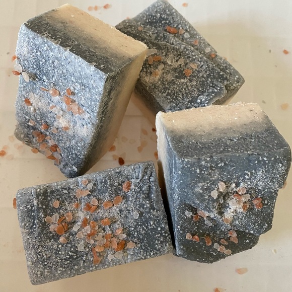 MEET YOUR POSHER Stephanie - Picture 2 of 4